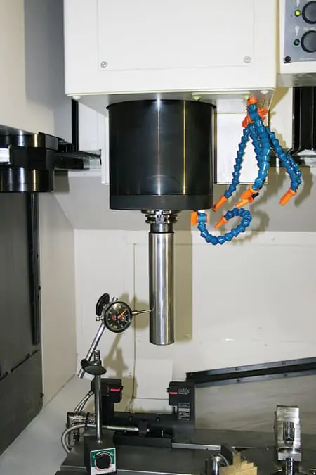 Measuring the dynamic balance of the CNC router spindle motor