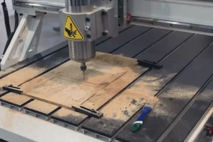 CNC-spindelmotor verwerkt het houtbord