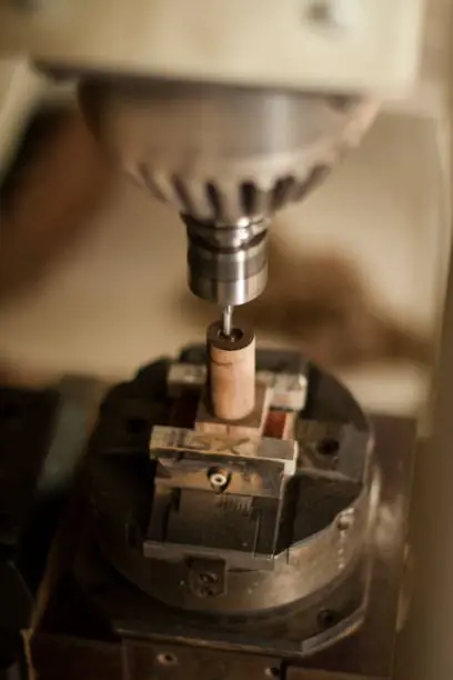 Lavorazione del legno con mandrino CNC