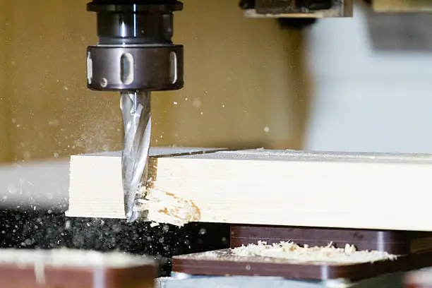 La broche CNC traite le bois