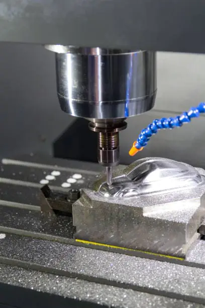 Fraiseuse à broche CNC