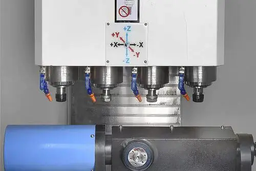 CNC 3-assige machine met 3 CNC spindels