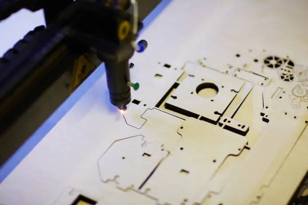 Kiom Enspezas CNC-Programisto?